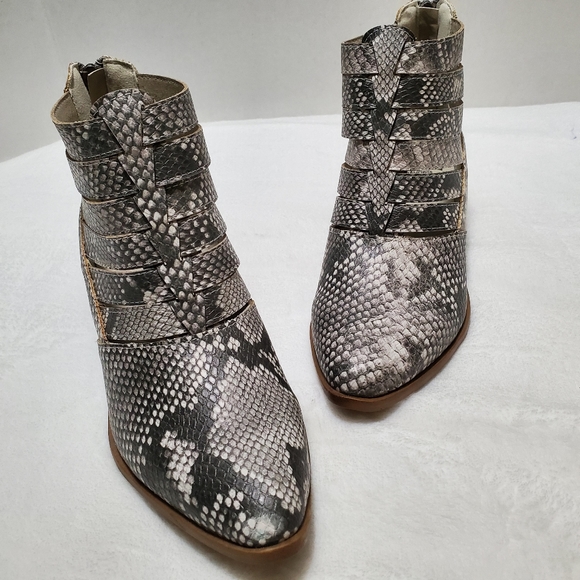 Fergalicious faux snake print ankle boots Size 6 - Picture 2 of 12
